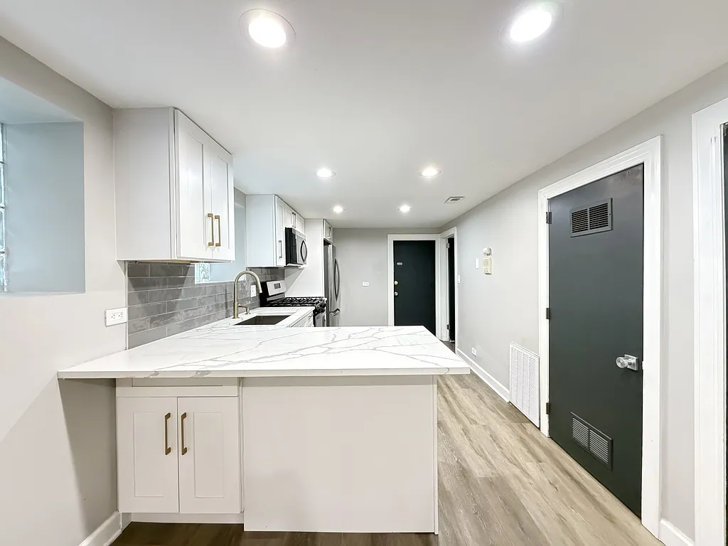 Beyond Compare 2 Bed, 1 Bath at Washtenaw + Rascher (Budlong Woods) — Photo 2