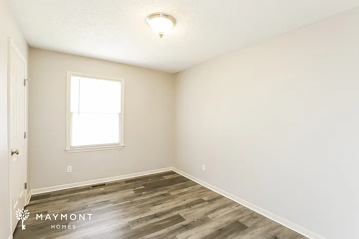 910 Maple St — Photo 12