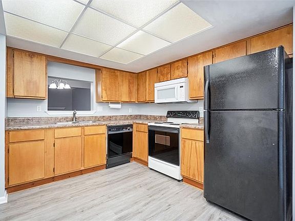 3rd image of 3607 Chimney Creek Dr