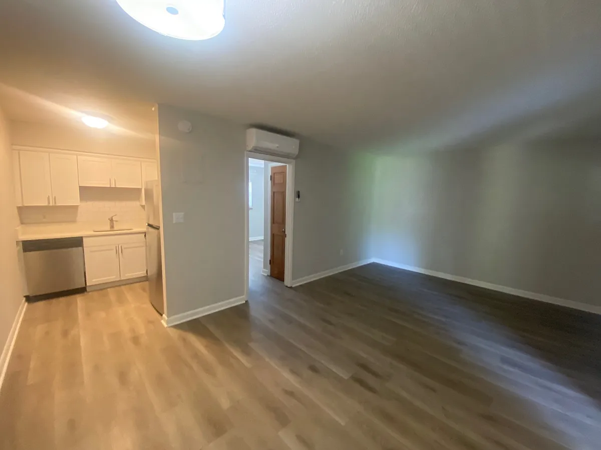 Building Photo - 3119 W Deleon St #6