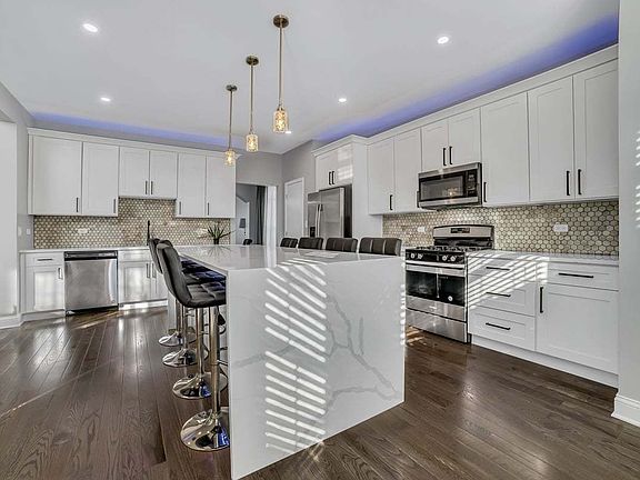 4th image of 24035 Douglas Dr