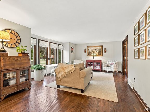 3rd image of 19 Pheasant Run Ln