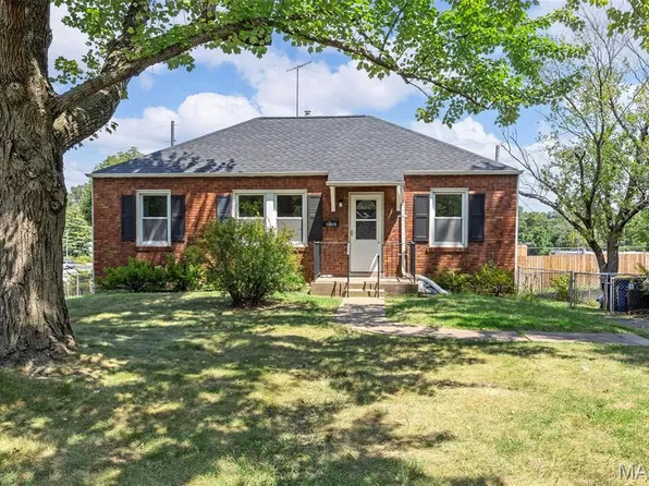 10019 Saint Martha Ln, Saint Ann, MO 63074