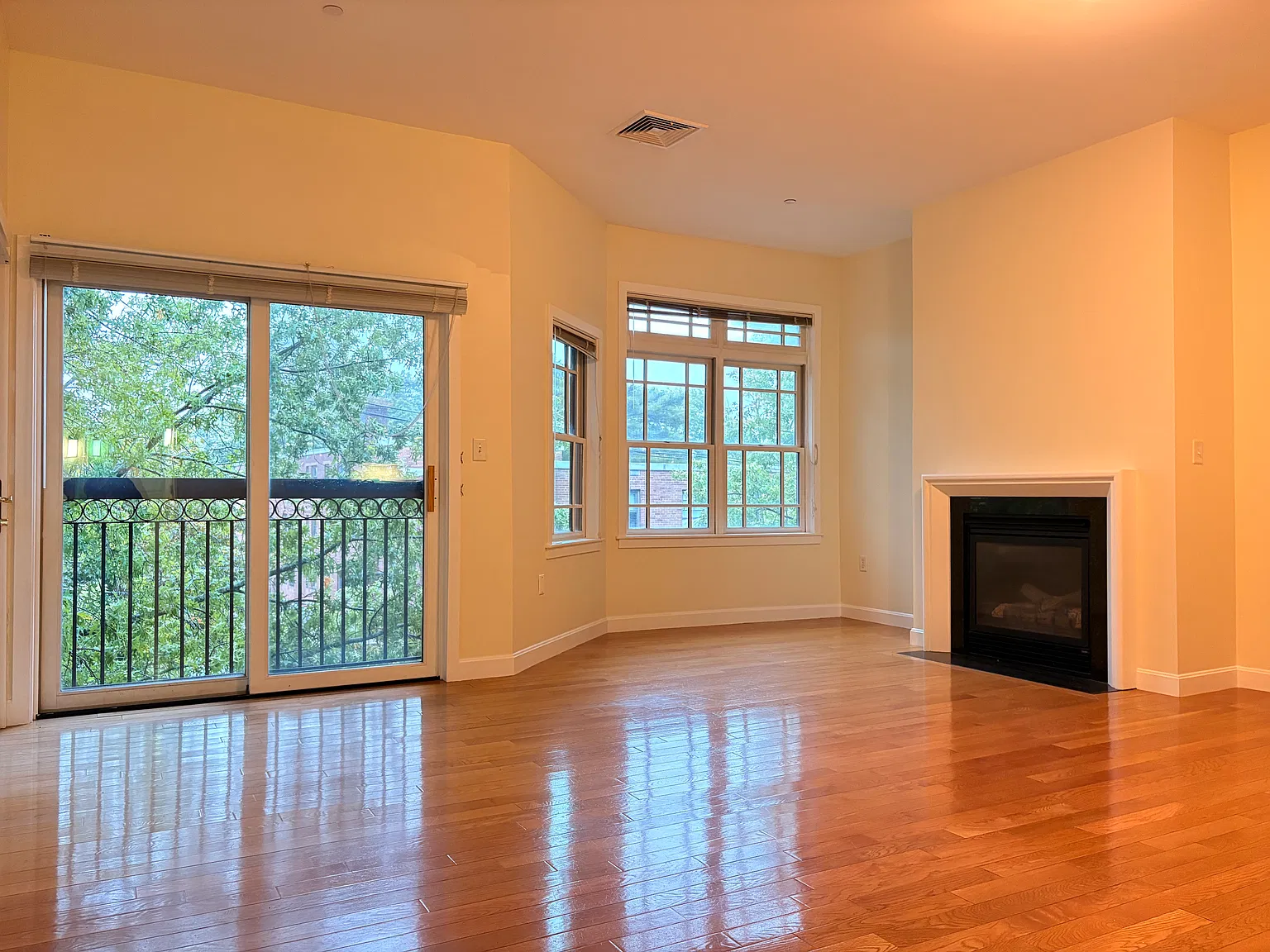 2 bed, 1202 sqft, $4,550 — Photo 4