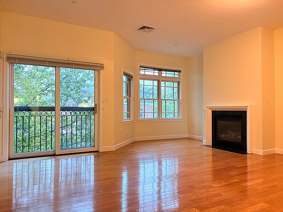 4th image of 185 High St APT 303