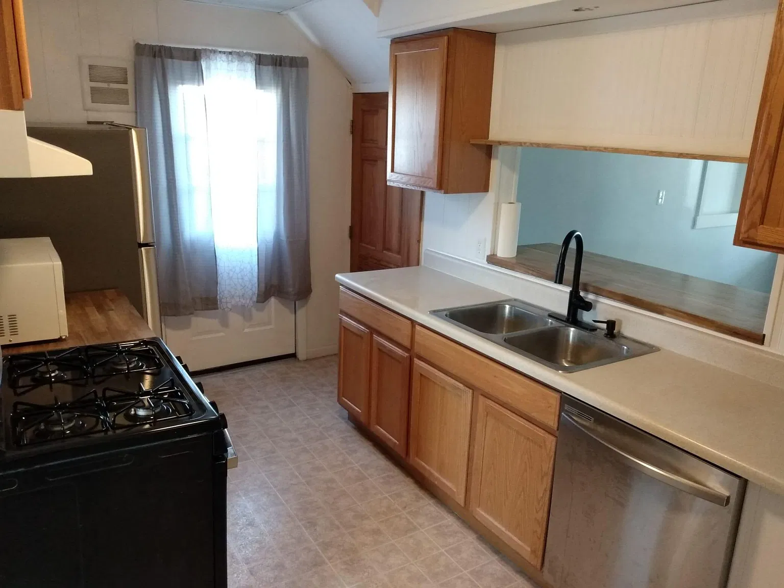 2 bed, 900 sqft, $1,400 — Photo 4