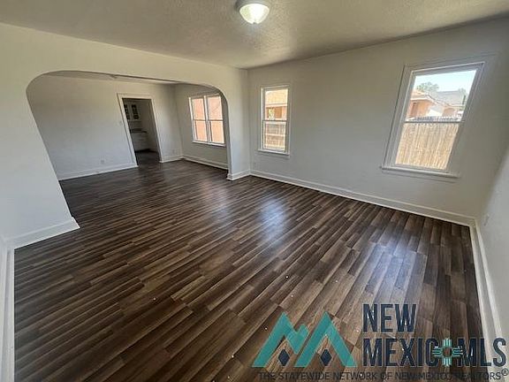 2nd image of 808 Maple St