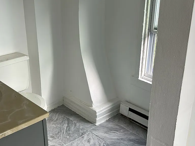 148 E Washington St — Photo 3