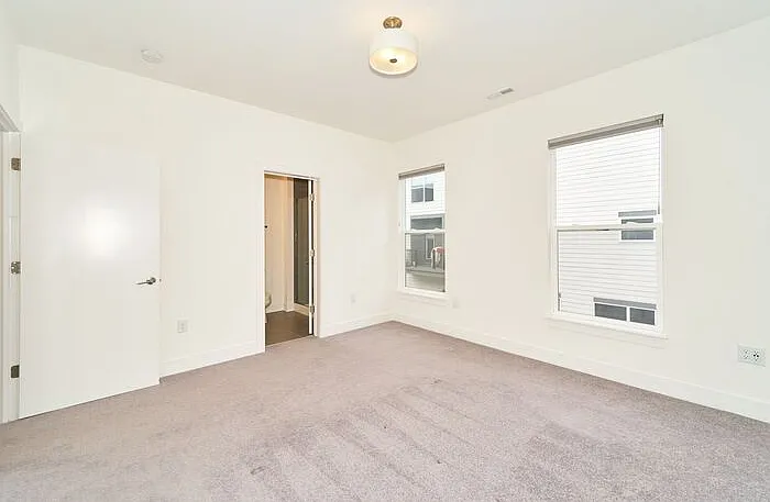 727 Perth Ln — Photo 11
