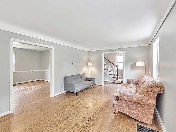 4th image of 2636 Canterbury Ave