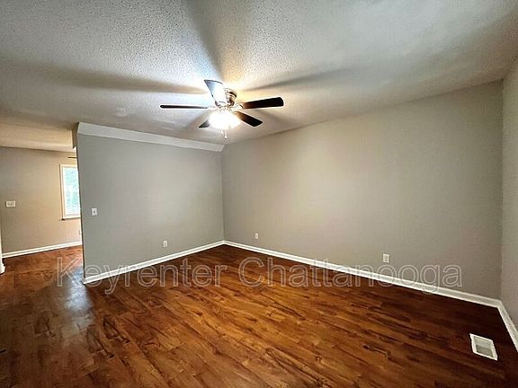 3rd image of 228 Cliftview Dr Unit B