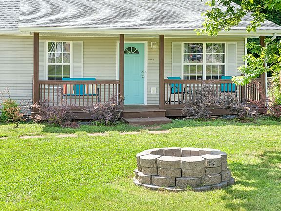 3rd image of 965 Applegrove Cir