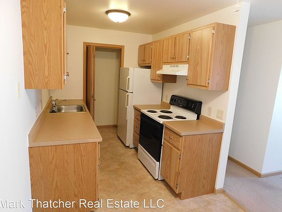 3rd image of 209 Roosevelt Dr #3