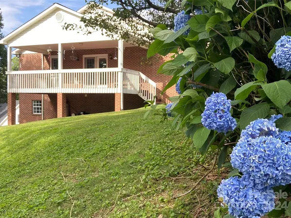 66 Hennessee St, Morganton, NC 28655