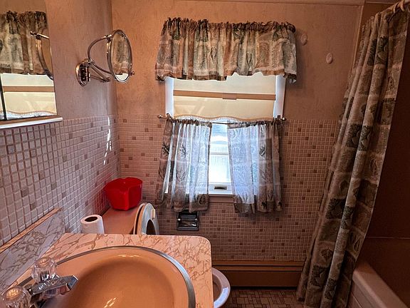 4th image of 21 Clarissa Dr