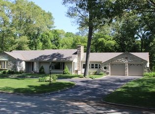 185 Miantonomo Dr, Warwick, RI 02888