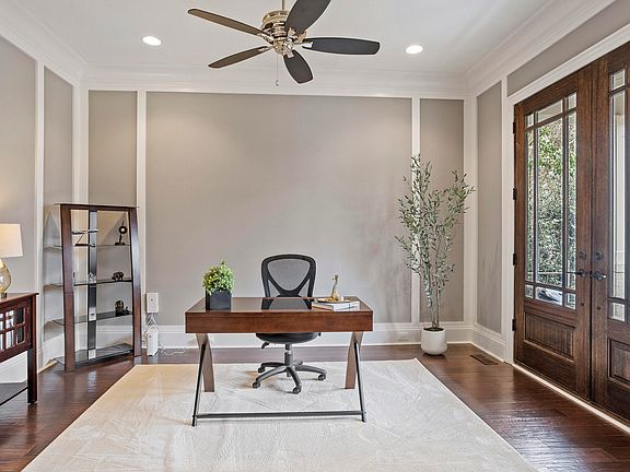 5th image of 2621 Davis St