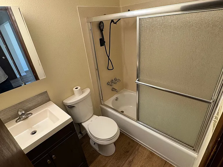 Pinewood Apartments — Photo 12
