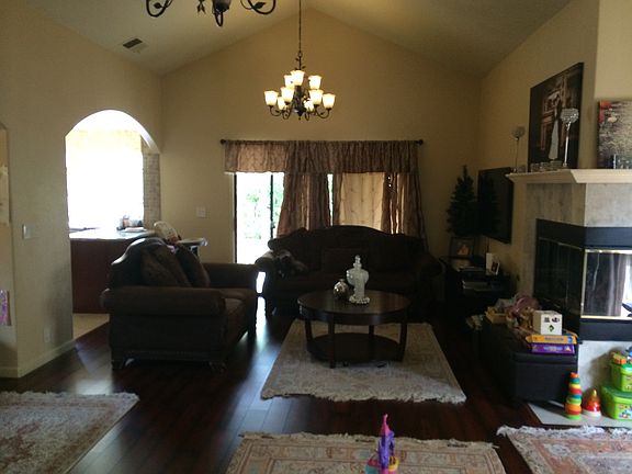 2nd image of 2037 Imperial Ave