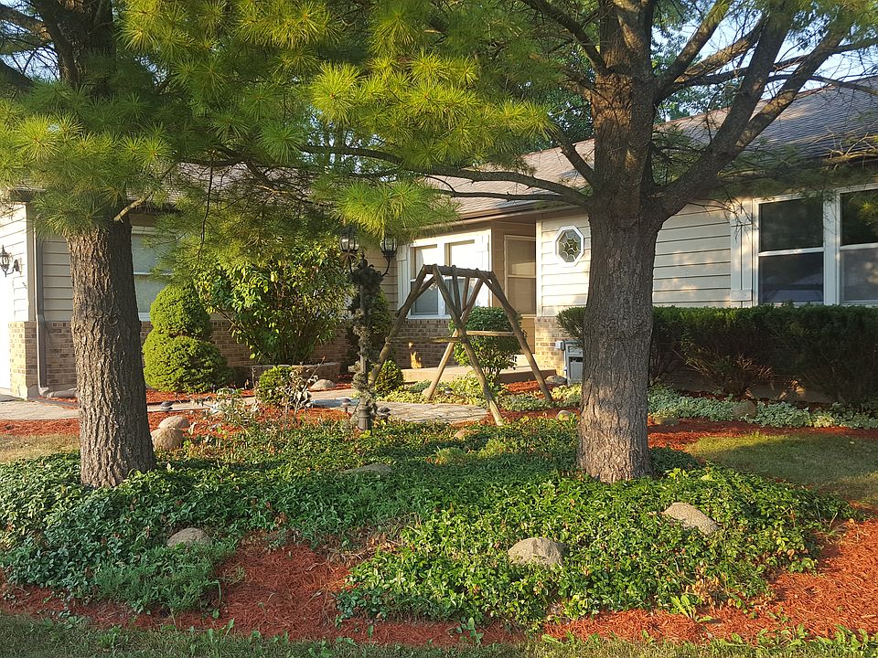 1st image of 915 Summer Hill Ct