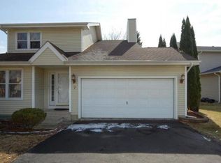 7 Redwood Ct, Streamwood, IL