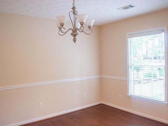 5th image of 2113 Devonshire Dr