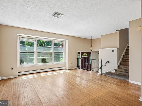 5th image of 1212 Hollis Ave