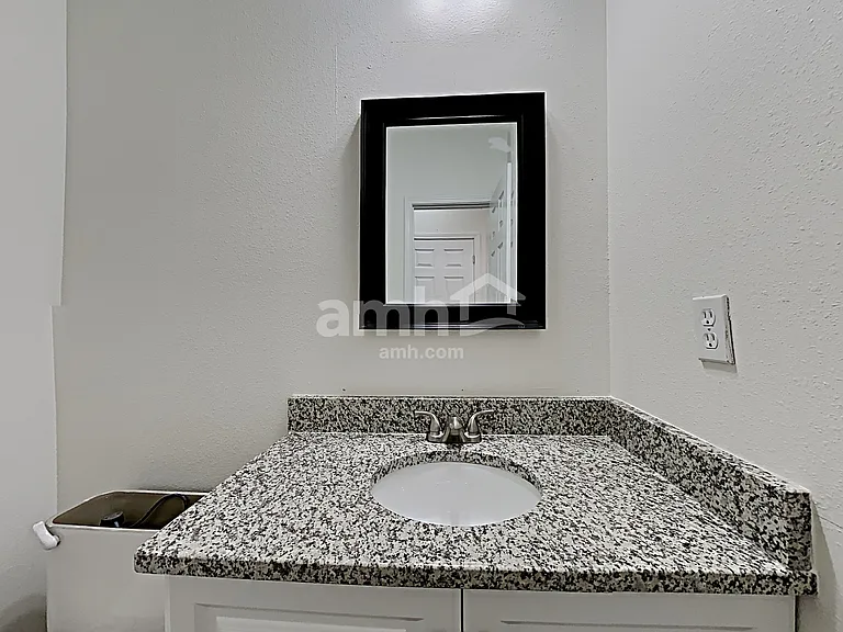 149 Sawhorse Dr — Photo 7