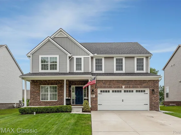 801 Kestrel Ct, South Lyon, MI 48178
