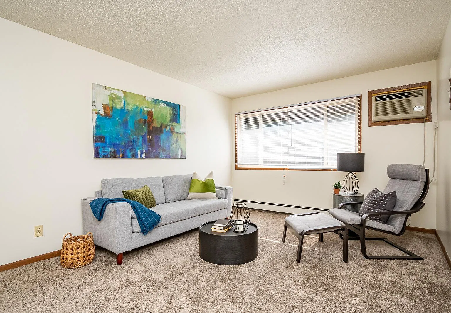 2 bed, 1000 sqft, $1,100 — Photo 4