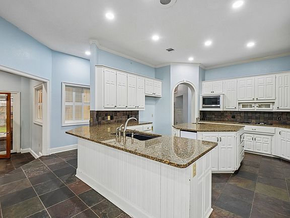 2nd image of 32 Victoria Dr
