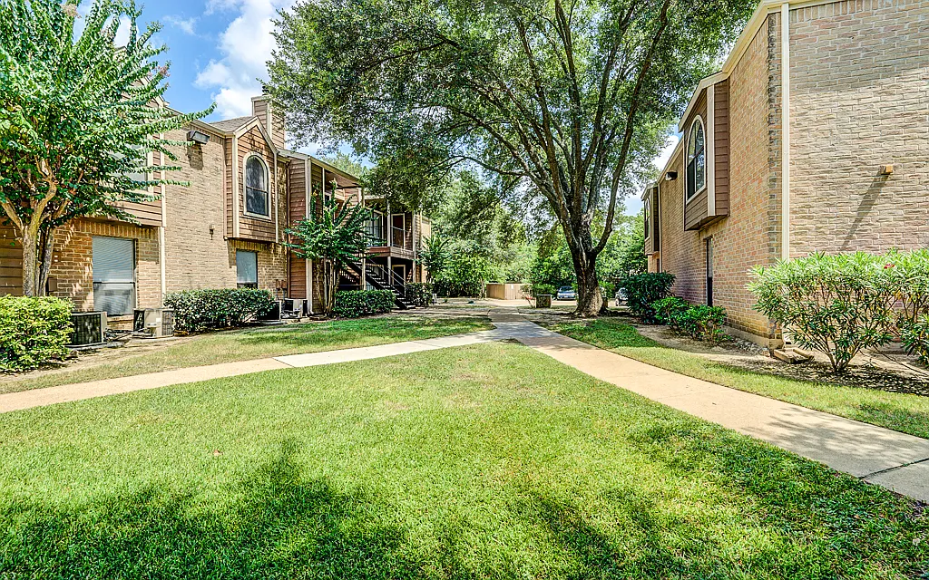 The Park @ Live Oak Apartments — Photo 4