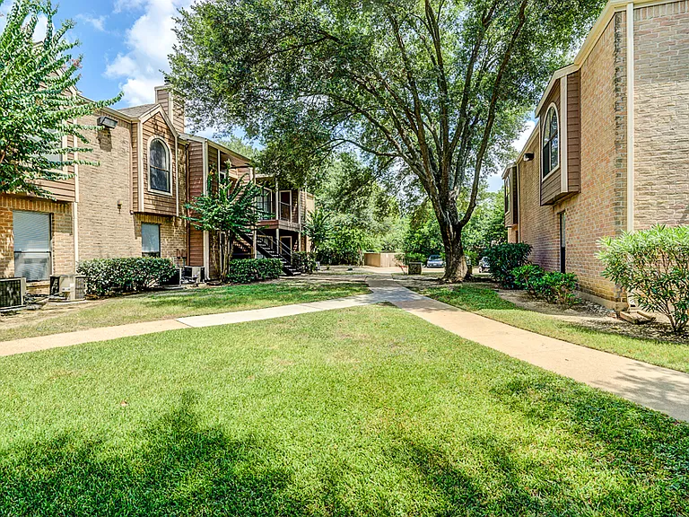 The Park @ Live Oak Apartments — Photo 4