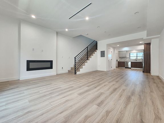 3rd image of 6061 Fulton Ave #6