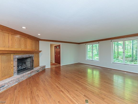 4th image of 7859 Sugarbush Ln
