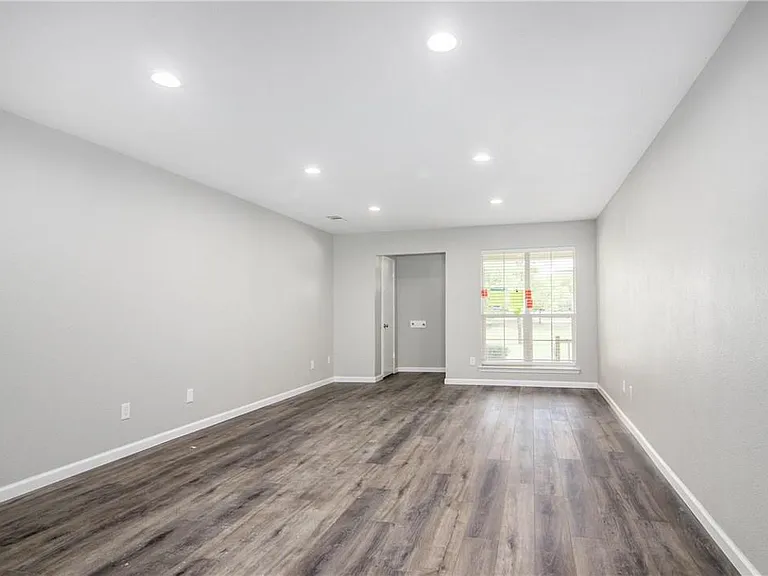 2808 Golfing Green Dr — Photo 4