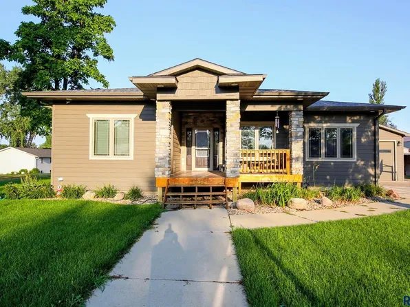 105 N Nora St, Viborg, SD 57070