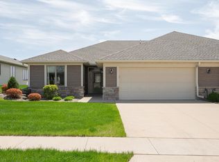 886 Southern Pine Ln SW, Rochester, MN 55902