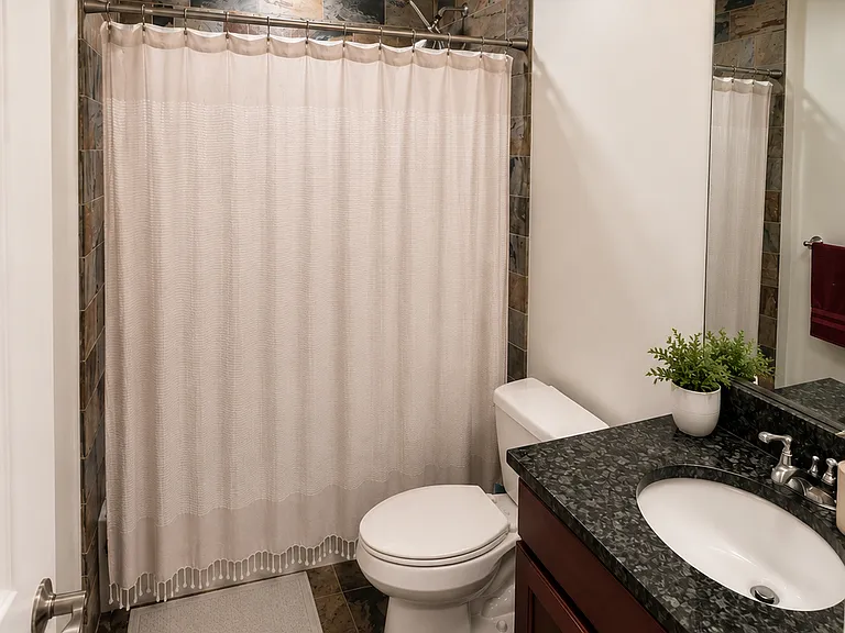 2444 W Diversey Ave #1E — Photo 18