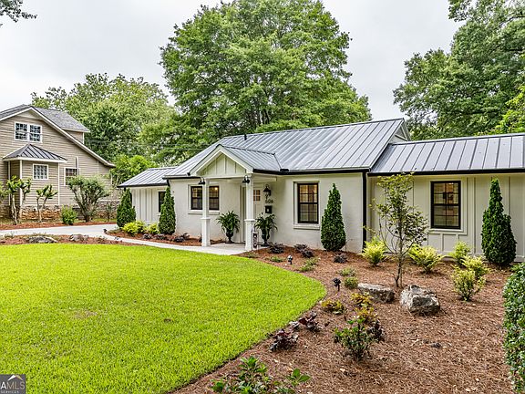 5th image of 606 Spring St