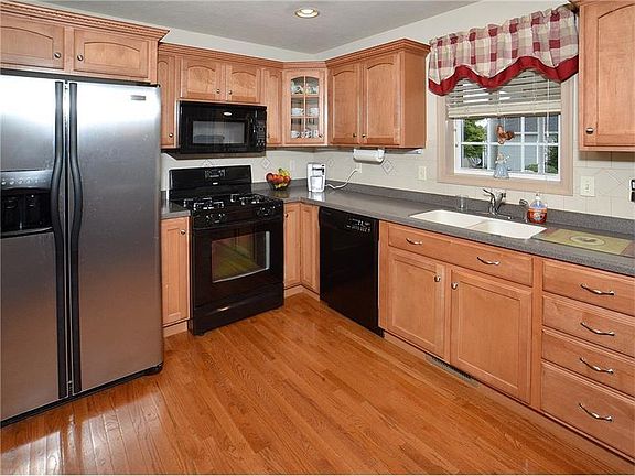 3rd image of 1806 Barneby Ct