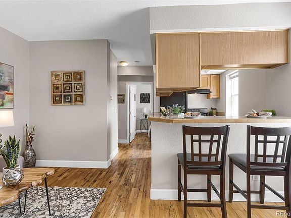 4th image of 1629 N Clarkson Street #17
