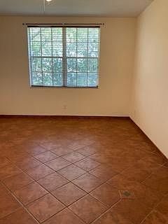 5th image of 1571 SE Wilshire Place #101