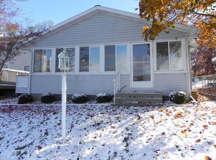 27304 Oak Dr, Sturgis, MI 49091