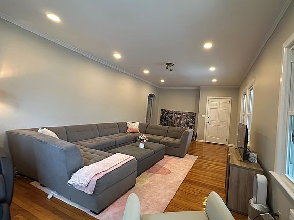 3rd image of 149 W Market Street