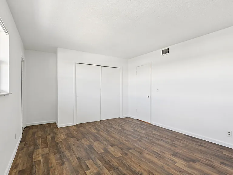 Parkcrest Apartments — Photo 7