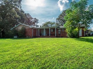 208 Sharondale Dr, Dalton, GA 30721