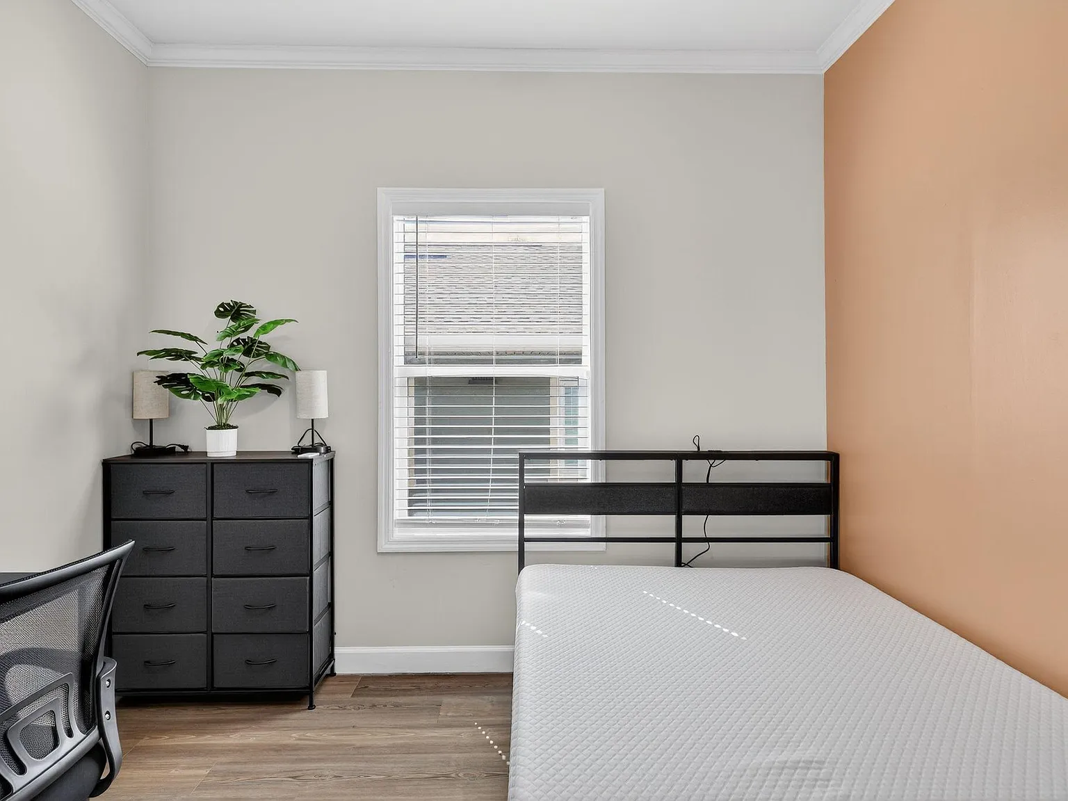 4 bed, 3.0 bath, 1900 sqft, $979 — Photo 4