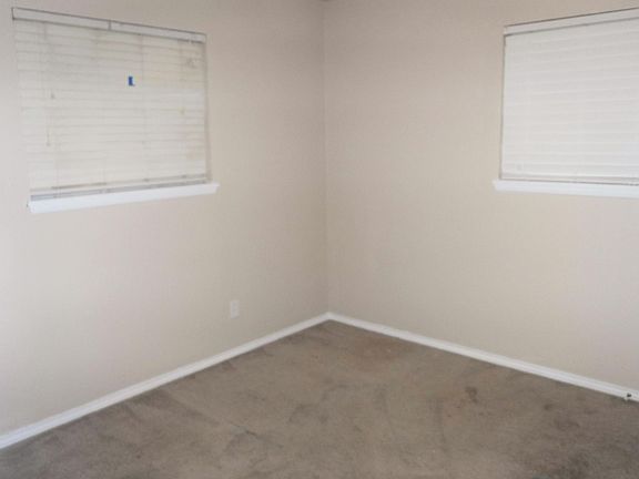 5th image of 217 S Irving Dr