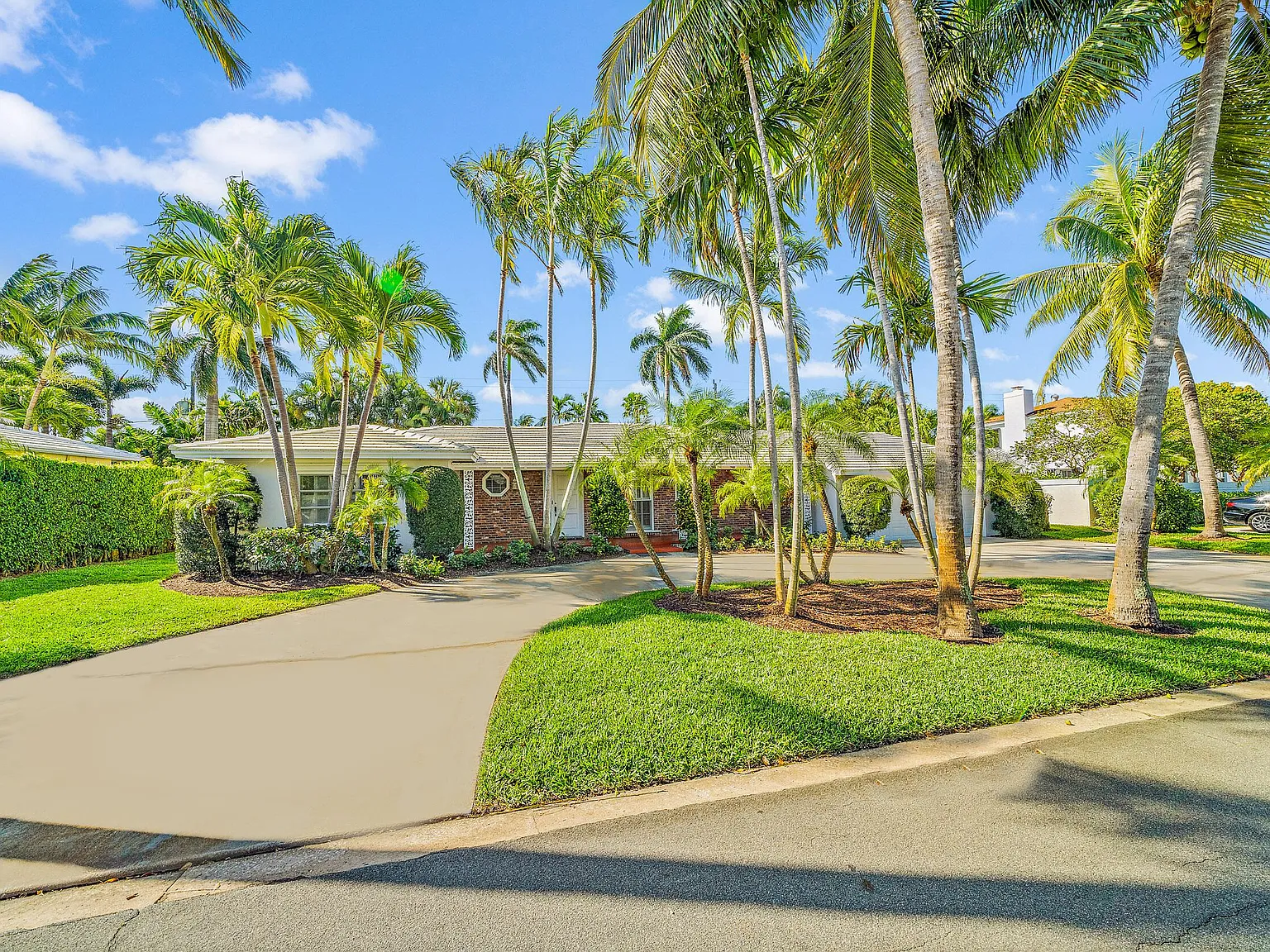 3 bed, 2.0 bath, 2653 sqft, $8,000 — Photo 1